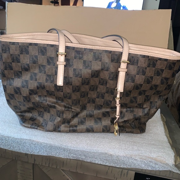 Michael Kors Jet Set Checkered Tote - Picture 2 of 8